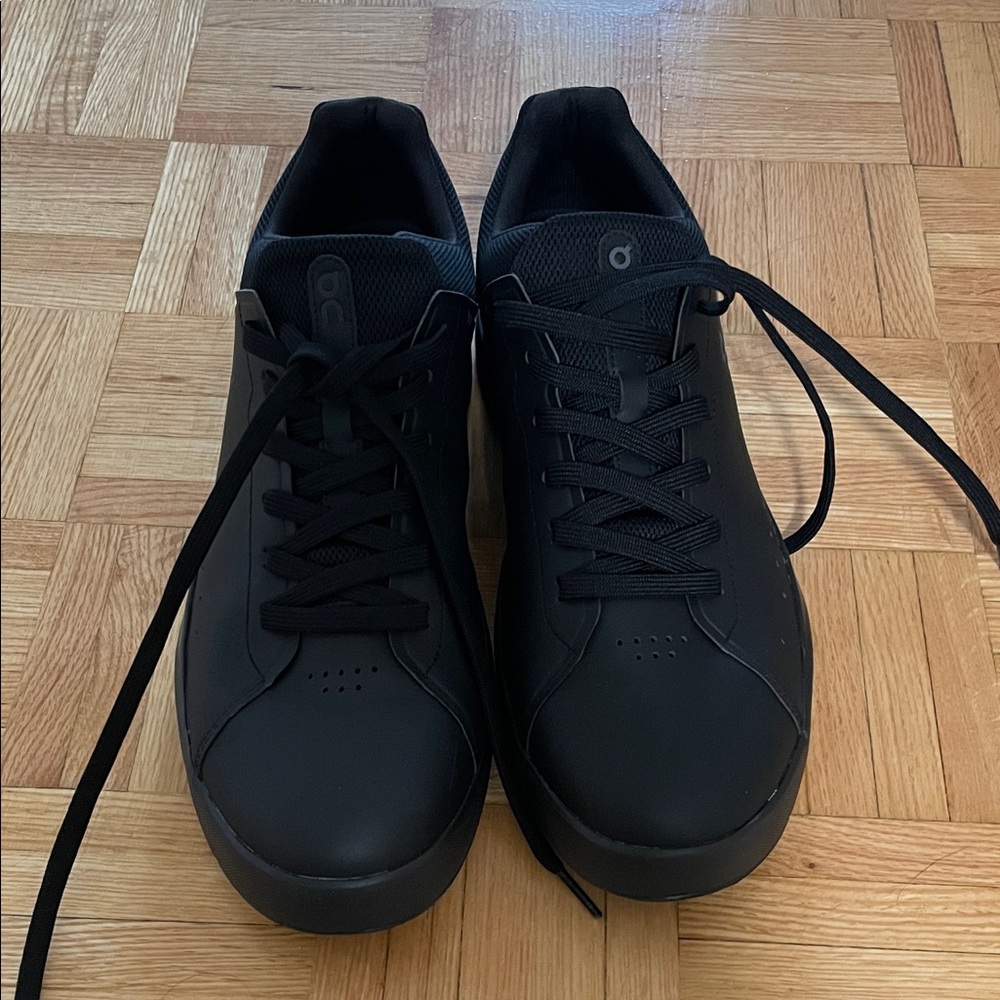 On Running the Roger Men's Black Sneakers - Picture 2 of 7